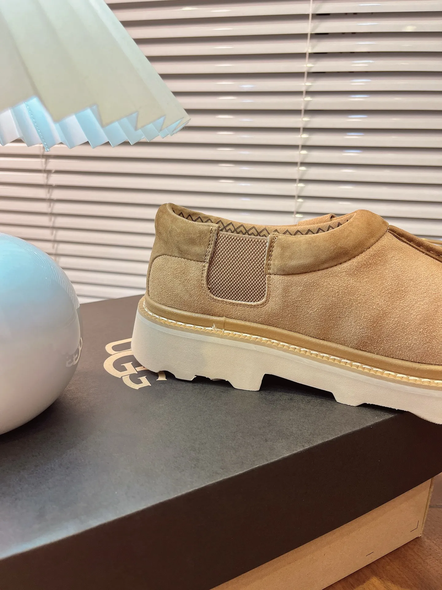 p518🐮🐮2025 new style𝑼𝑮𝑮•Men's style ◾️.Winter snow boots and fur shoes. The matching coefficient is also 100%.💥Very good-looking✨Full of fashion and you will look great when you put it on📈 Tasman casual boots. The heel is decorated with a hot embossed brand logo. Item No.: 1166913 Upper: High-quality cow suede Inner lining: sheepskin imported from Australia. The inner lining is made of Australian lamb wool. Outsole: EVA non-slip outsole. Size: 40 to 44